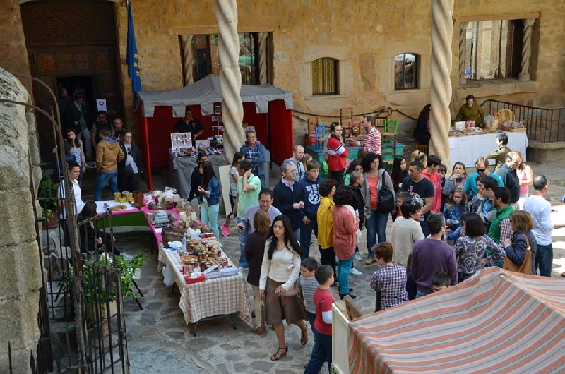 MERCADO EN EL CASTILLO