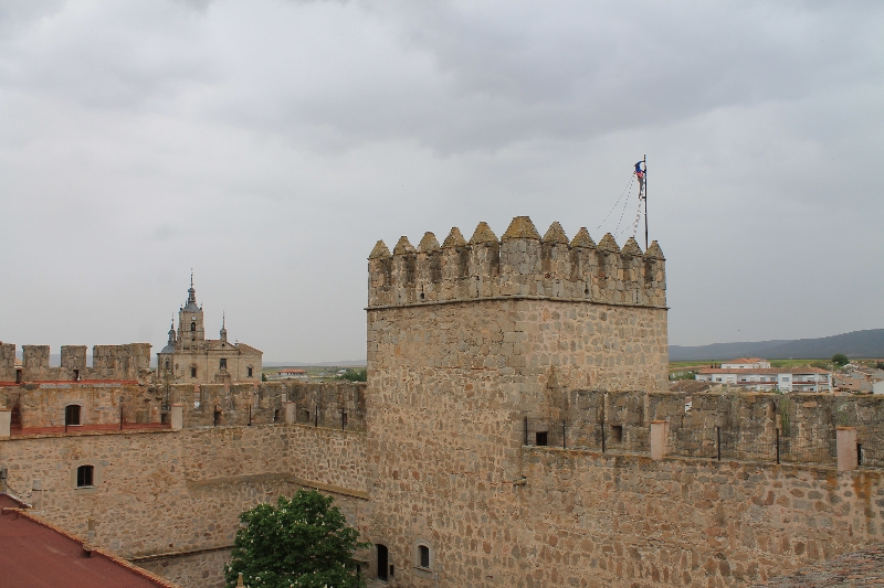 BANDERAS EN EL CASTILLO