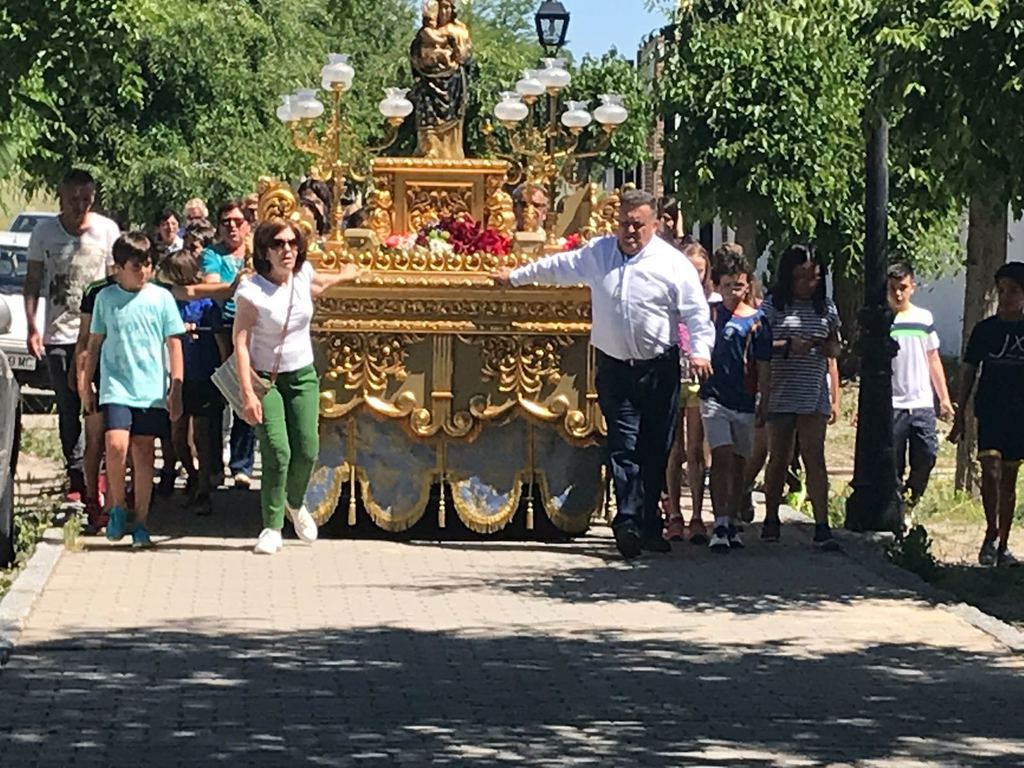 LA VIRGEN DEL SOCORRO SALIÓ DE LA ERMITA HACIA EL COLEGIO -CONDE DE ORGAZ-