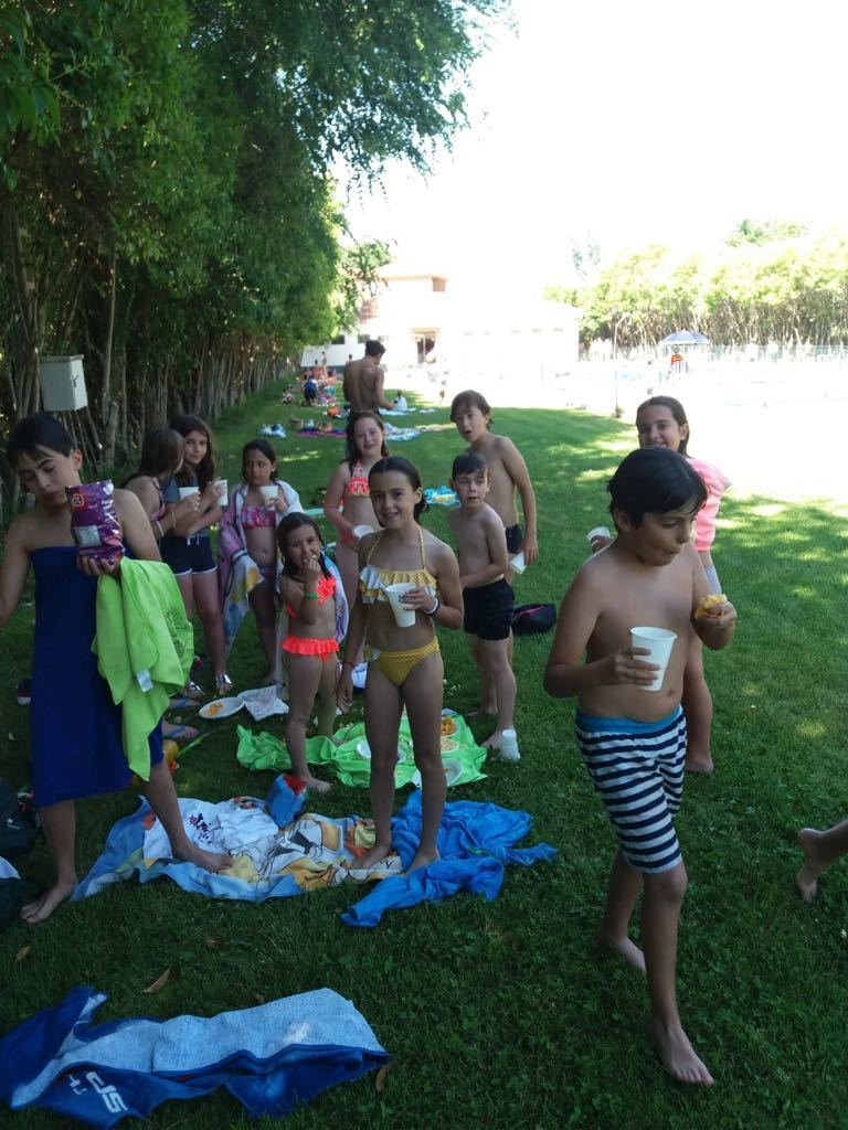 REUNIÓN DEL CONSEJO MUNICIPAL DE LA INFANCIA EN LA PISCINA 