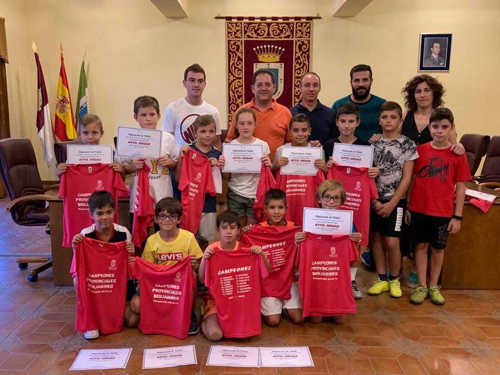 El equipo Benjamin de fútbol recibido en el Ayuntamiento 