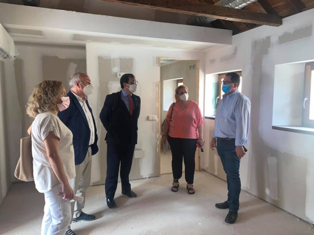 EL DELEGADO DE LA JUNTA EN TOLEDO  Y EL DELEGADO PROVINCIAL DE ECONOMÍA, EMPRESAS Y EMPLEO VISITAN LAS OBRAS DE LA FUTURA HOSPEDERÍA DE ORGAZ