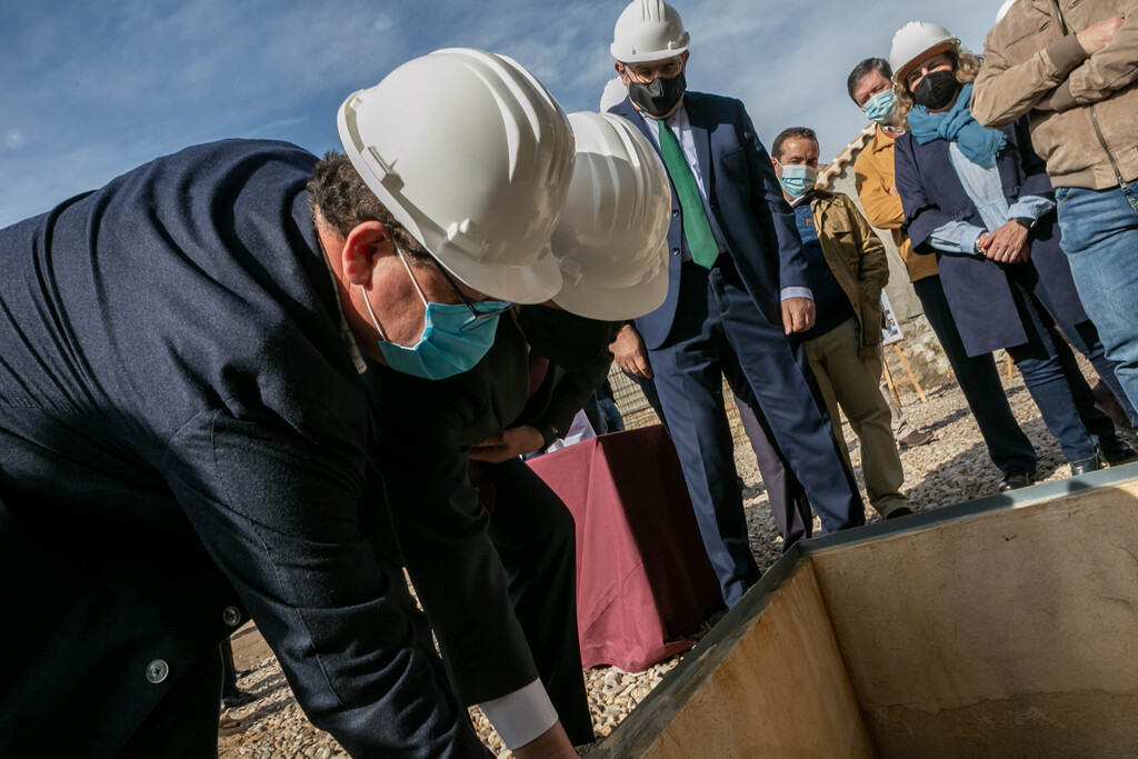 Primera piedra del Consultorio Local de Orgaz 