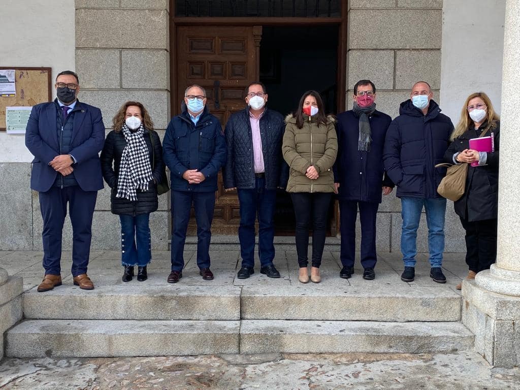 La Consejera de Bienestar Social y el Director General de Personas con Discapacidad visitan las instalaciones del futuro Centro Regional de Autismo 