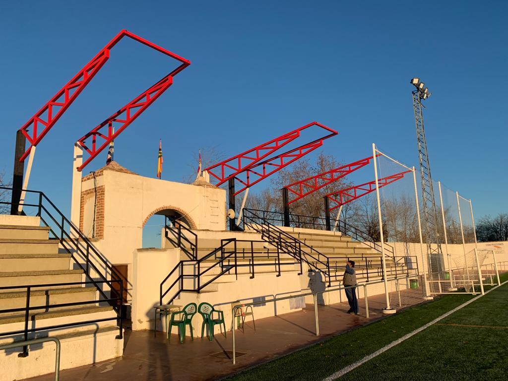 Comienzan las obras de techado de las gradas del Campo de Deportes