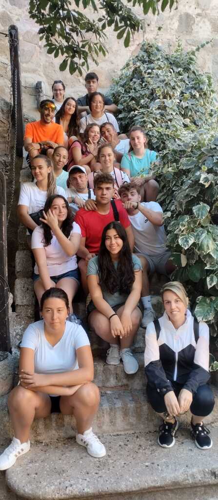 LOS ALUMNOS DEL CURSO MONITORES VISITAN EL CASTILLO