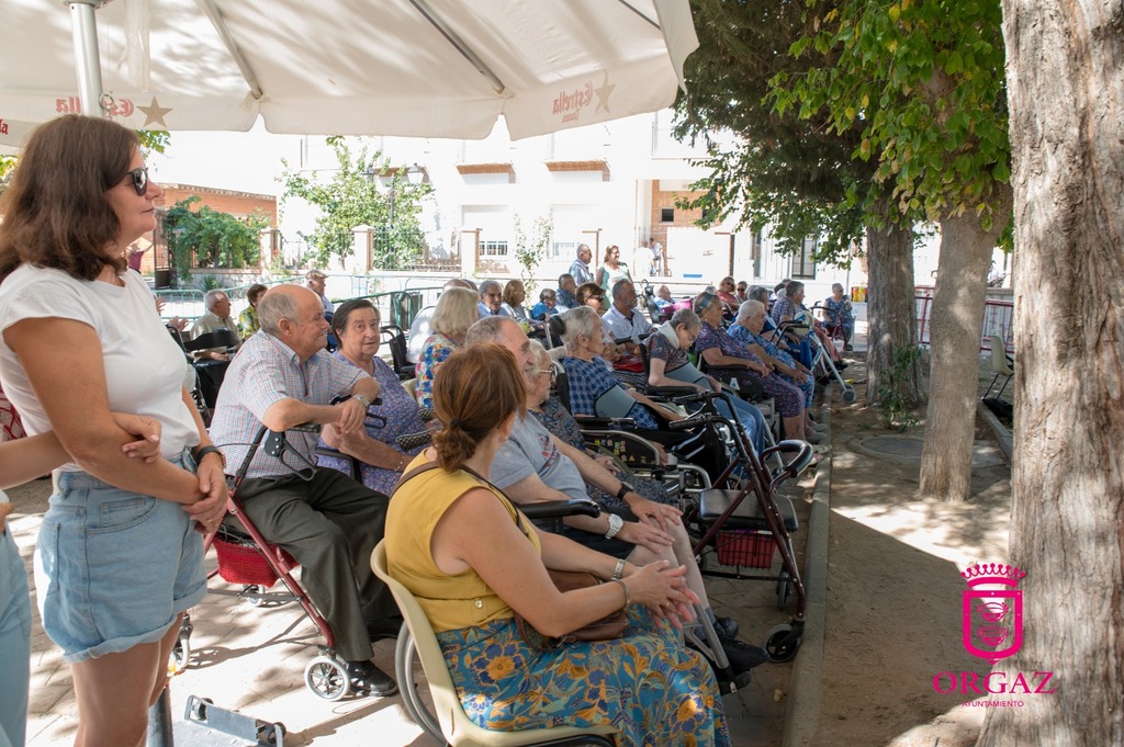 CONCIERTO DE MUSICA PARA LOS ABUELOS DE LA RESIDENCIA