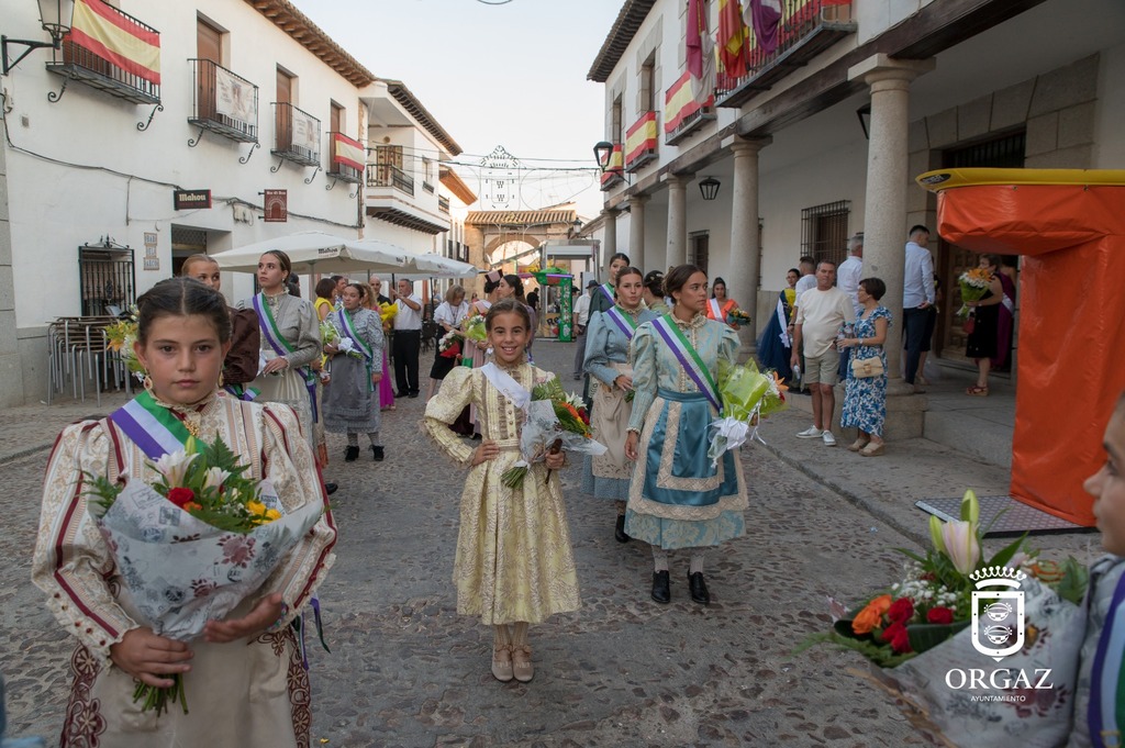 OFRENDA FLORAL AL CRISTO 