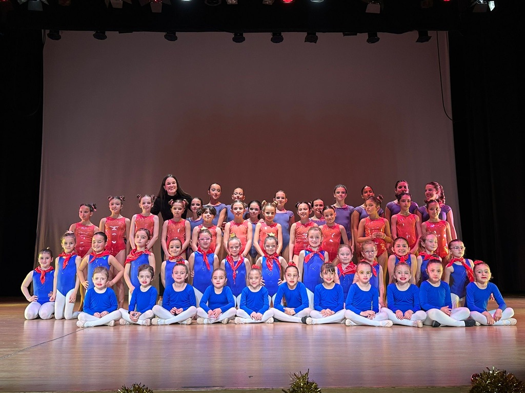 EXHIBICIÓN NAVIDAD ESCUELA DE GIMNASIA RÍTMICA 