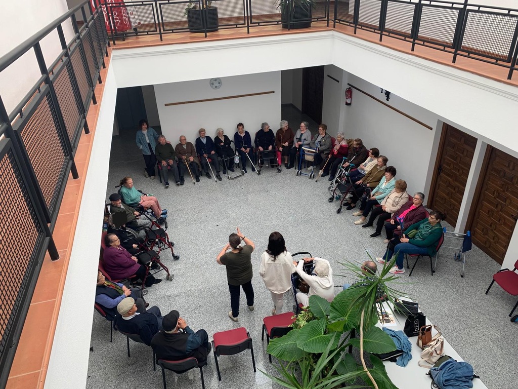 VISITA DEL CENTRO DE DÍA A LA EXPOSICIÓN 