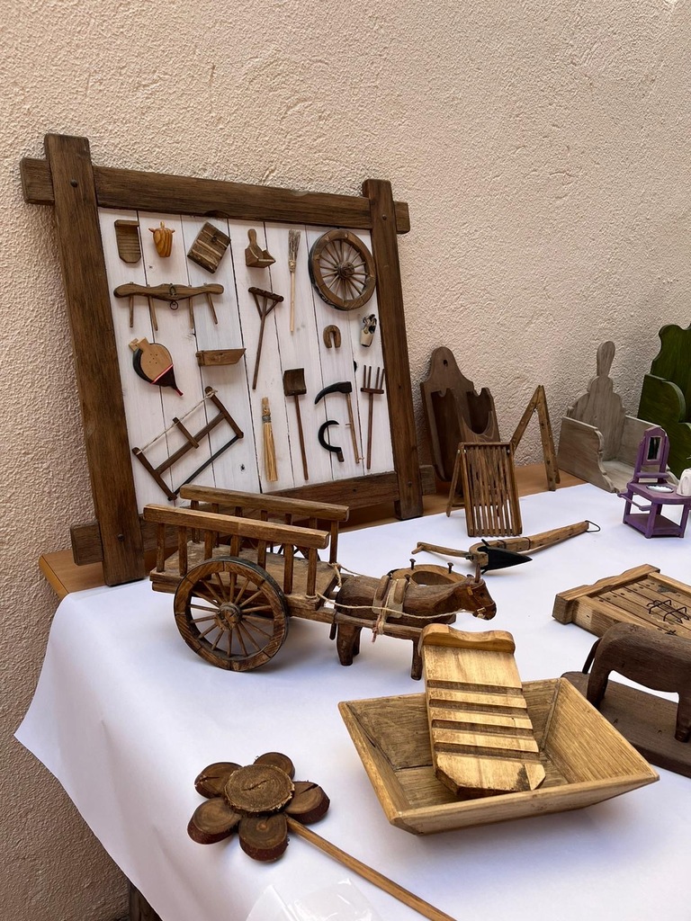 III MUESTRA DE ARTESANÍA EN EL CENTRO DE DÍA