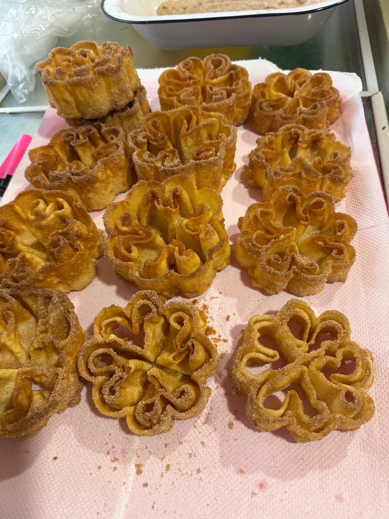 TARDE DE FLORES Y ROSQUILLAS EN ARISGOTAS 