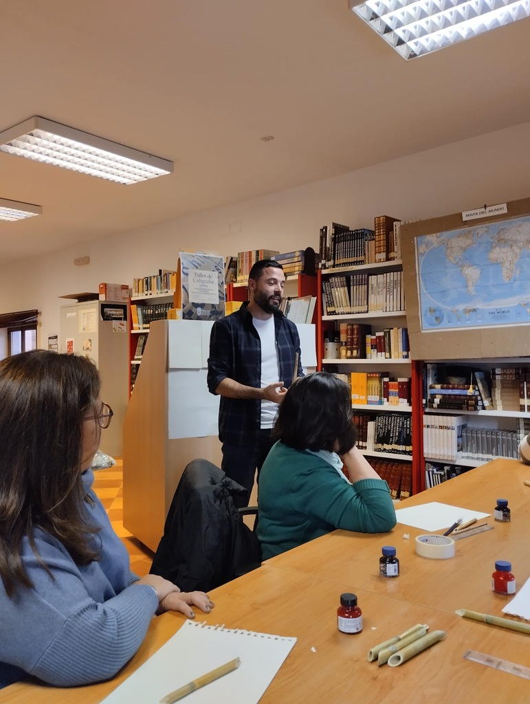 FOTOS DEL TALLER DE CALIGRAFÍA 