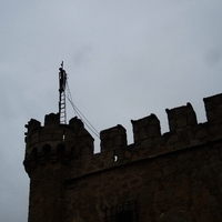 BANDERAS EN EL CASTILLO