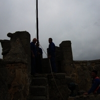 BANDERAS EN EL CASTILLO