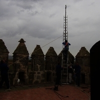 BANDERAS EN EL CASTILLO