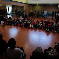 Visita de los niños del primer ciclo de Educación Primaria a los mayores