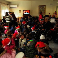 Visita de los niños del primer ciclo de Educación Primaria a los mayores