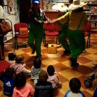 Visita de la Escuela Infantil a la Biblioteca