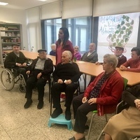 El Equipo de Gobierno y las nuevas Auxiliares Sociaosanitarias visitan la Residencia y el Centro de Día 