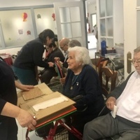 El Equipo de Gobierno y las nuevas Auxiliares Sociaosanitarias visitan la Residencia y el Centro de Día 