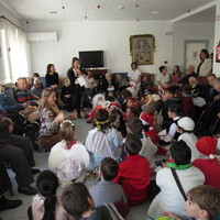 Los niños del CEIP Conde de Orgaz visitan la Residencia y el Centro de Día 