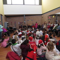 Los niños del CEIP Conde de Orgaz visitan la Residencia y el Centro de Día 