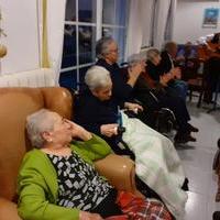 La Coral de Madridejos visita a los abuelos de la Residencia 
