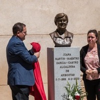 HOMENAJE A JUANA MARTÍN MAESTRO, ALCALDESA DE ARISGOTAS