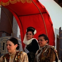 ACTOS DE LA XLII FIESTA DE PRIMAVERA. ROMERÍA Y OFRENDA FLORAL I