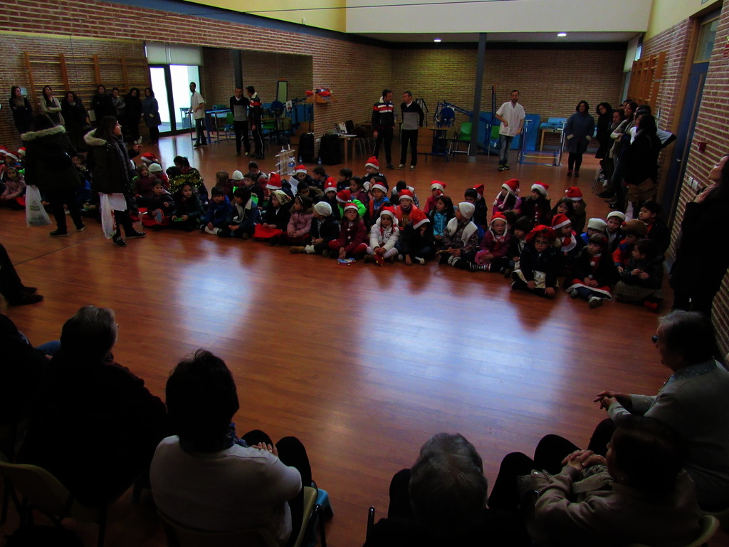 Visita de los niños del primer ciclo de Educación Primaria a los mayores