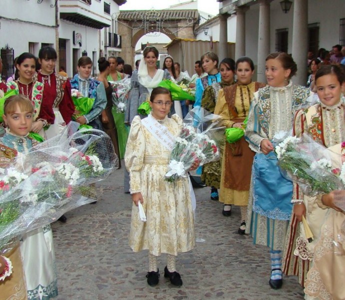 DIA 24 (Ofrenda floral, cucaña. pólvora, verbena)