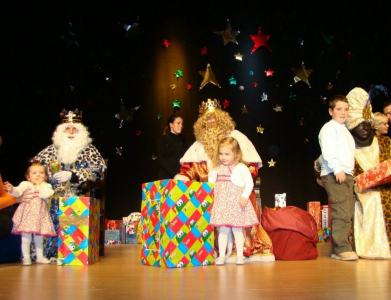 ENTREGA DE REGALOS DE LOS REYES MAGOS (I) 