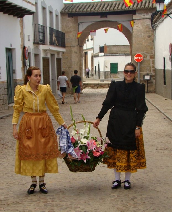 ACTOS DE LA XLII FIESTA DE PRIMAVERA. ROMERÍA Y OFRENDA FLORAL I